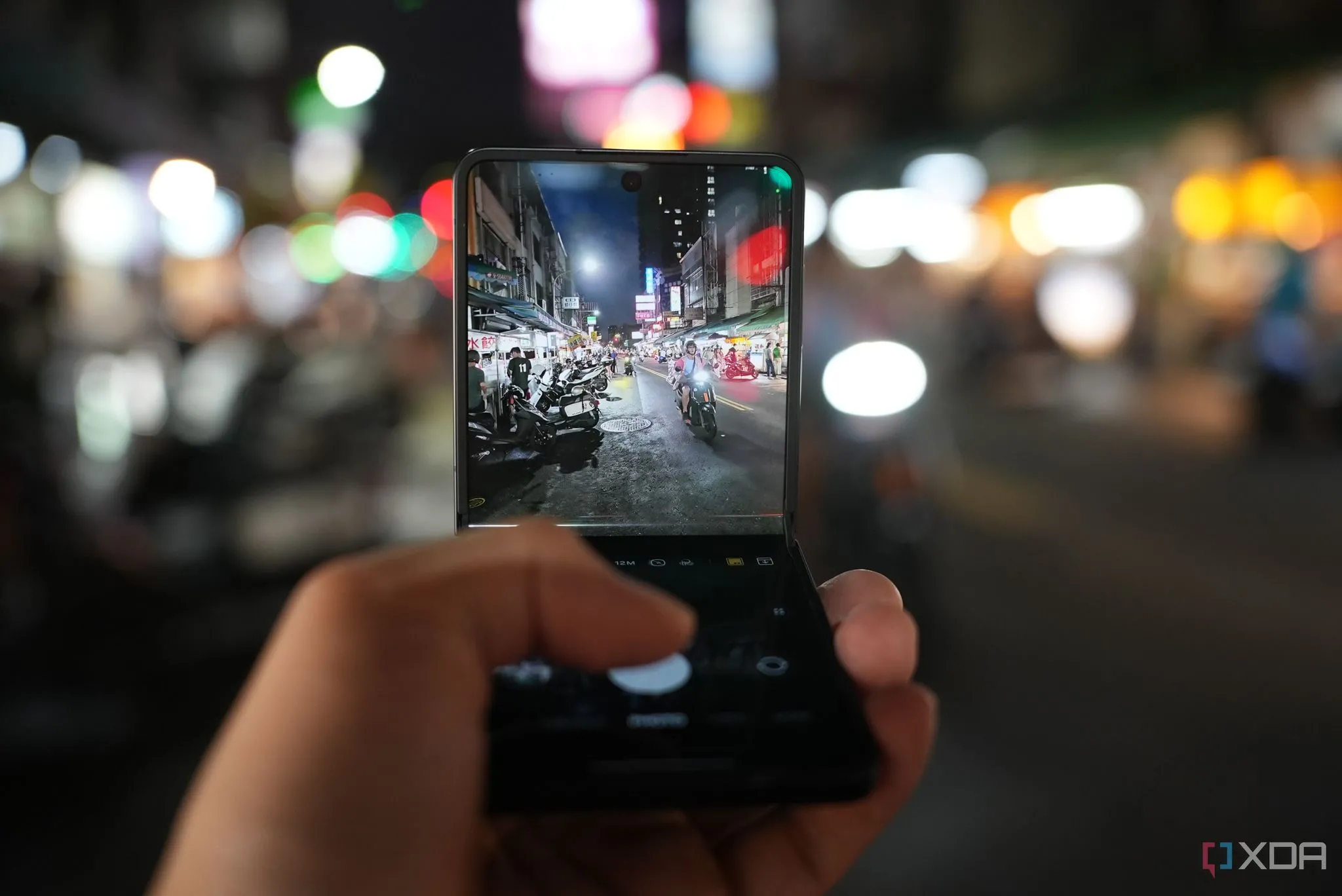 Ảnh chụp từ camera sau của Samsung Galaxy Z Flip 7 thể hiện khả năng chụp ảnh