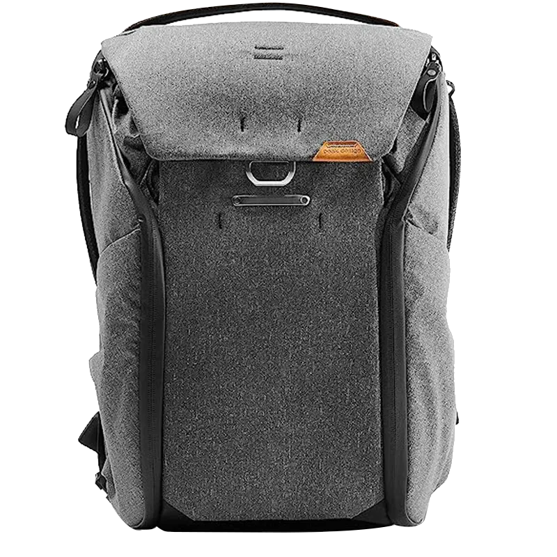 Balo Peak Design Everyday Backpack V2 20L màu Charcoal, thiết kế thông minh tối ưu cho kiểm tra an ninh sân bay và sắp xếp thiết bị công nghệ.