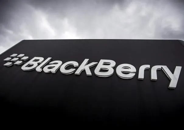 Biển hiệu logo BlackBerry trên tòa nhà, biểu tượng của sự trở lại điện thoại bàn phím vật lý.