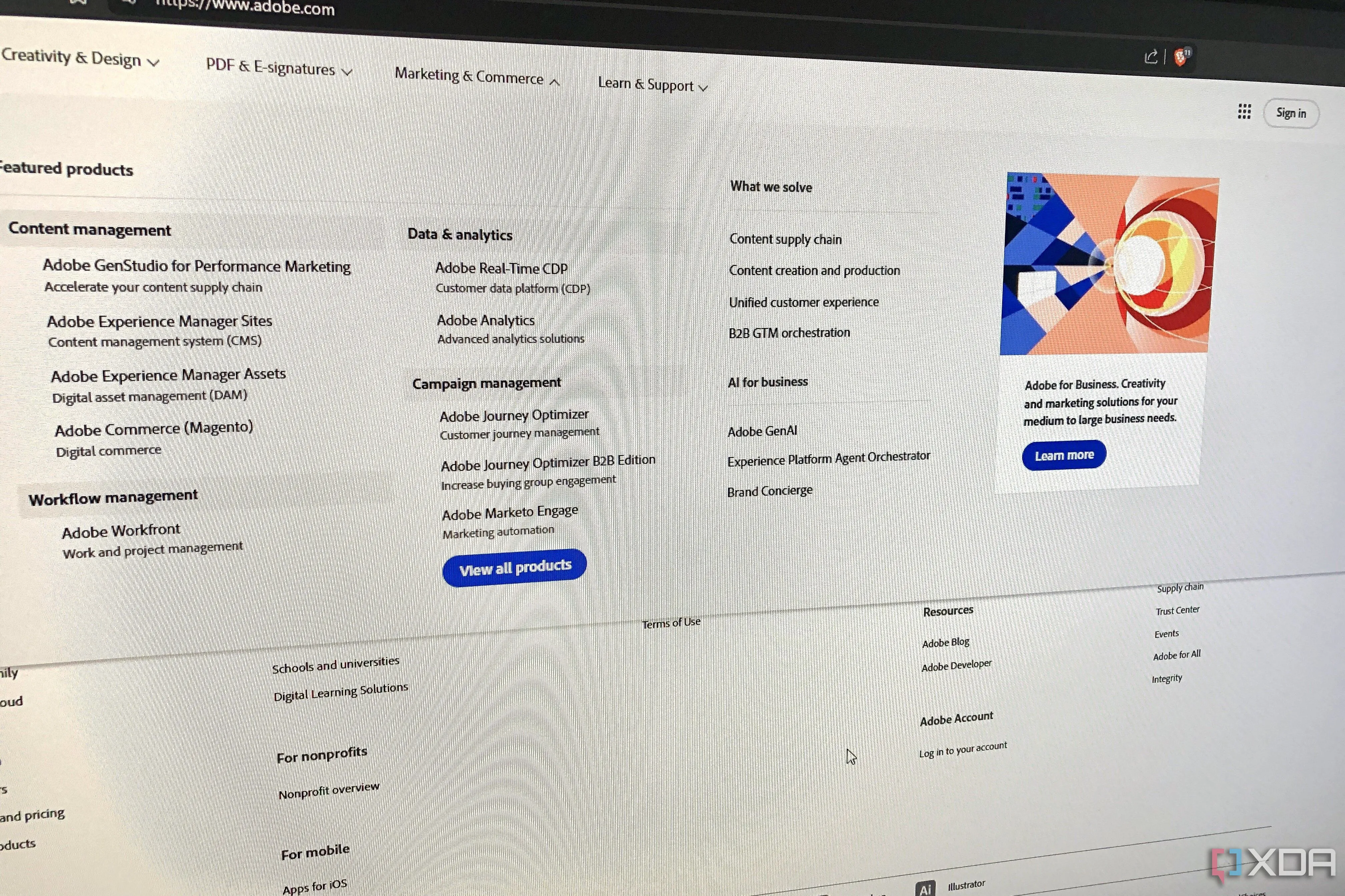 Biểu đồ hoặc giao diện thể hiện sự tập trung của Adobe vào các lĩnh vực marketing và thương mại điện tử, phản ánh định hướng kinh doanh thay vì chỉ phát triển công cụ sáng tạo.