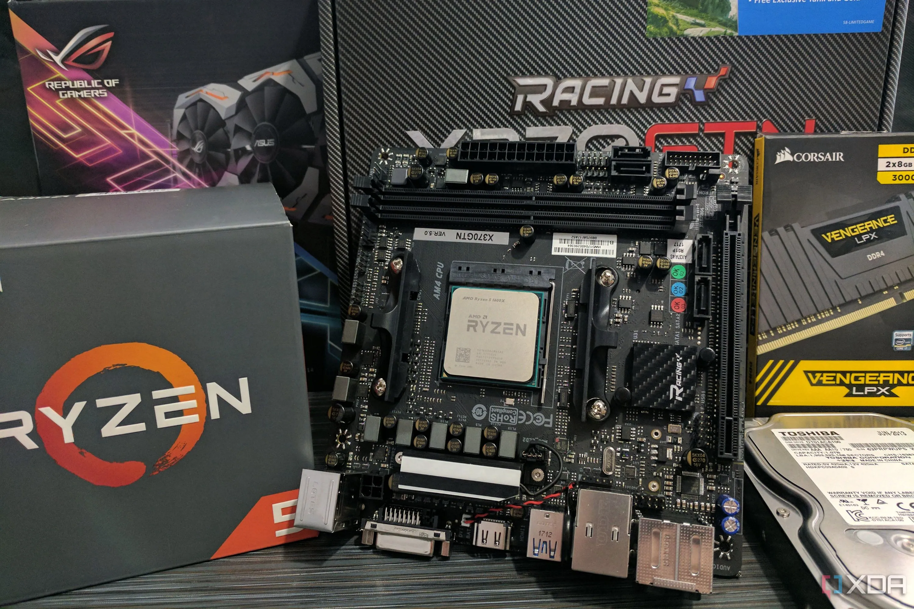 Bo mạch chủ AMD AM4 Mini-ITX và các linh kiện PC SFF sẵn sàng lắp ráp