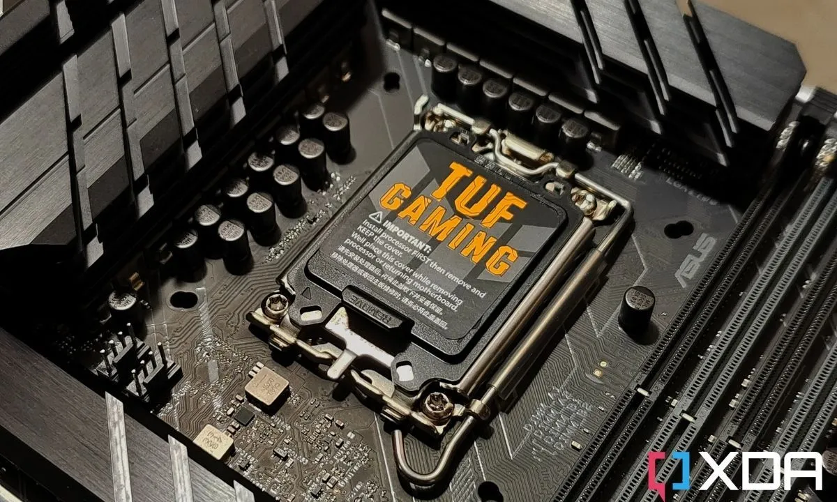 Bo mạch chủ ASUS TUF Gaming Z690-Plus WiFi D4, một ví dụ điển hình của sản phẩm &quot;Gaming&quot;