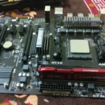 Bo mạch chủ Gigabyte AM3+ với CPU AMD và RAM HyperX cho thấy linh kiện bên trong