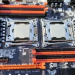 Bo mạch chủ X99 với hai bộ vi xử lý Intel Xeon và nhiều khe cắm RAM ECC, thể hiện khả năng mở rộng bộ nhớ và xử lý đa luồng cho máy chủ home lab.