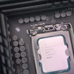 Bộ vi xử lý Intel Core i9-14900KS được lắp đặt trên bo mạch chủ, minh họa cho việc ép xung CPU.