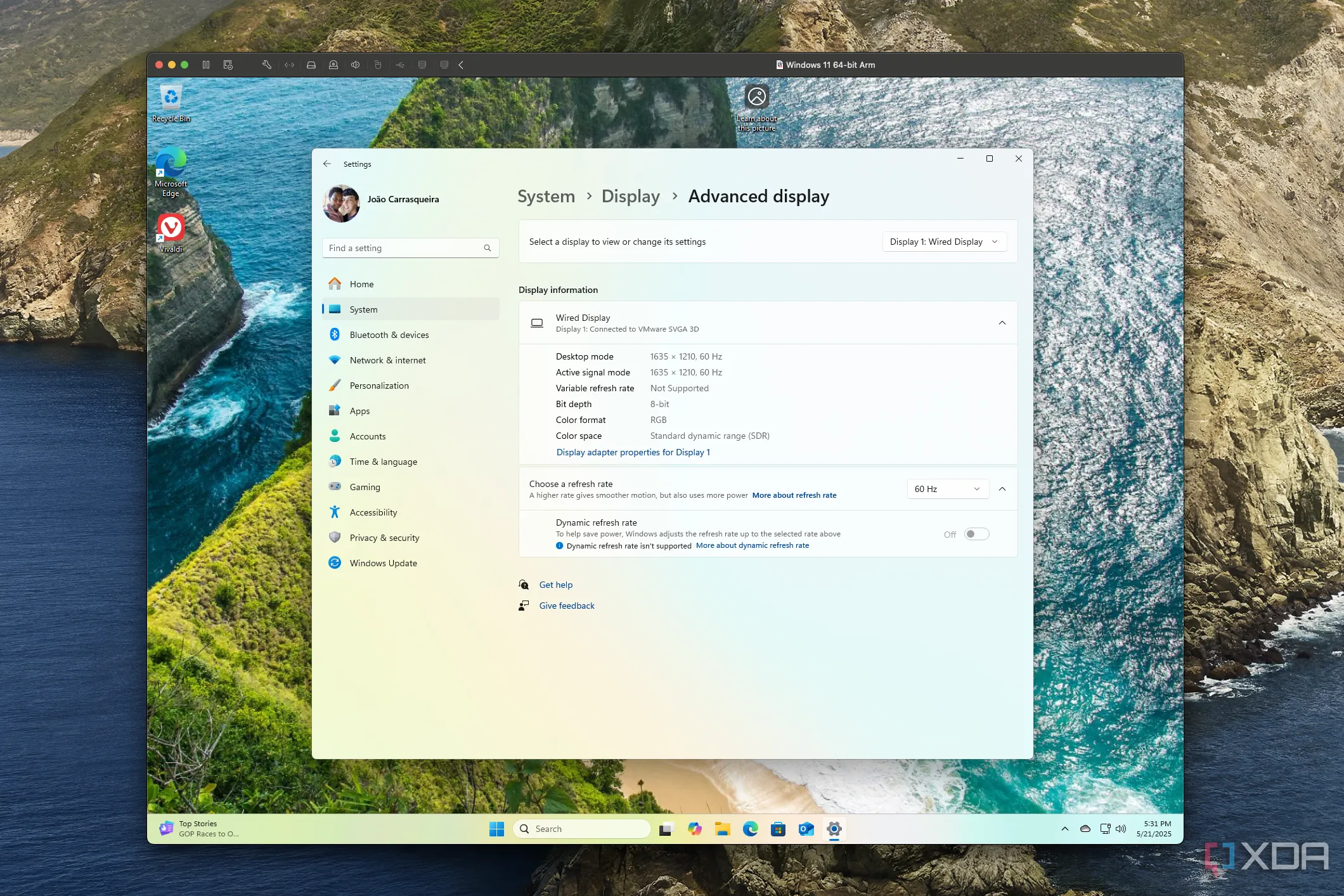 Cài đặt hiển thị của Windows 11 chạy trên máy ảo VMware Fusion cho Mac, cho thấy tần số quét 60Hz