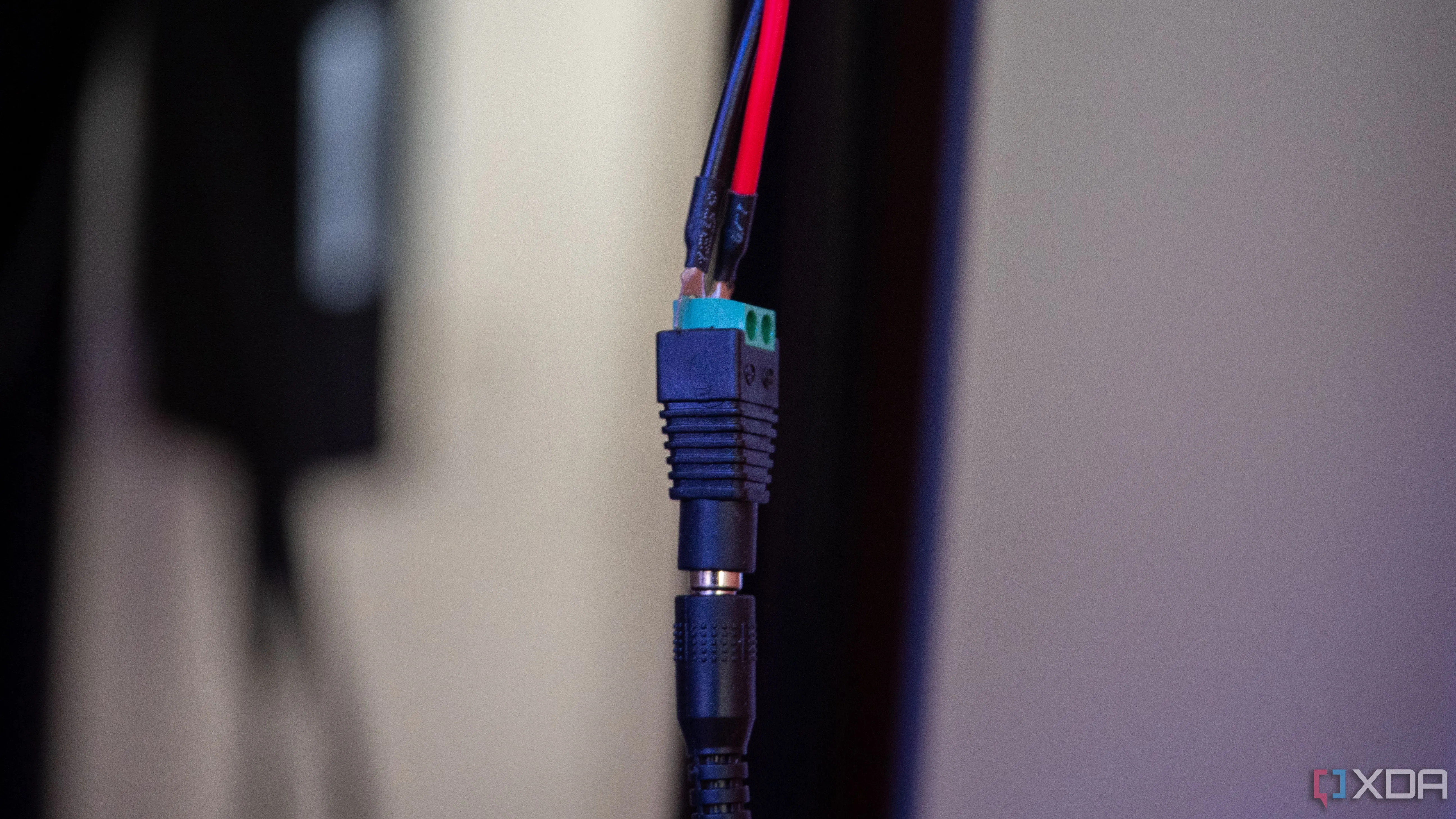 Cận cảnh các chân kết nối HUB75 của màn hình LED ma trận Waveshare P2.5