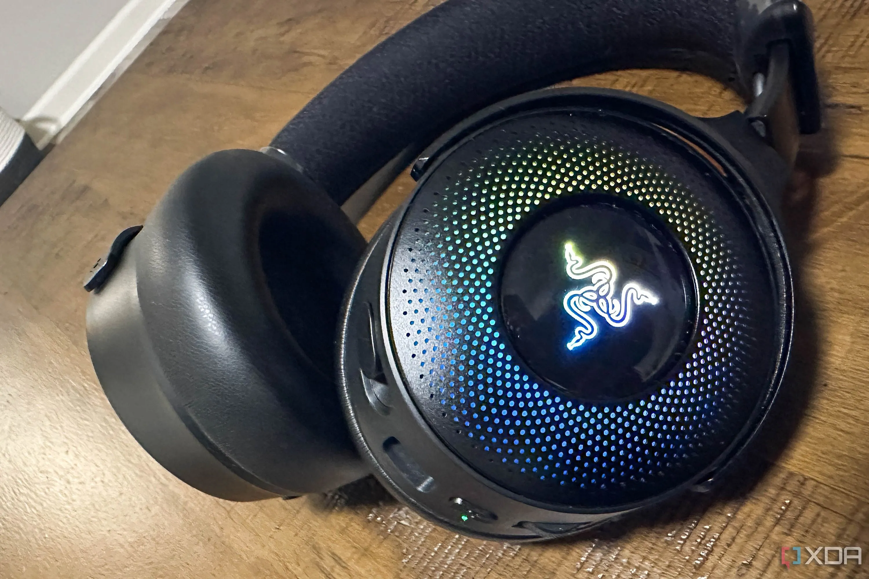 Cận cảnh tai nghe Razer Kraken V4 Pro