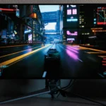 Cảnh đua xe trong game hiển thị trên màn hình ASUS ROG PG32UCDP