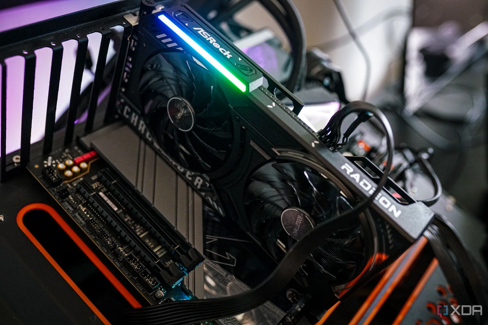 Card đồ họa AMD Radeon RX 9060 XT, minh họa cho dòng GPU tầm trung đang gây tranh cãi về dung lượng VRAM 8GB.