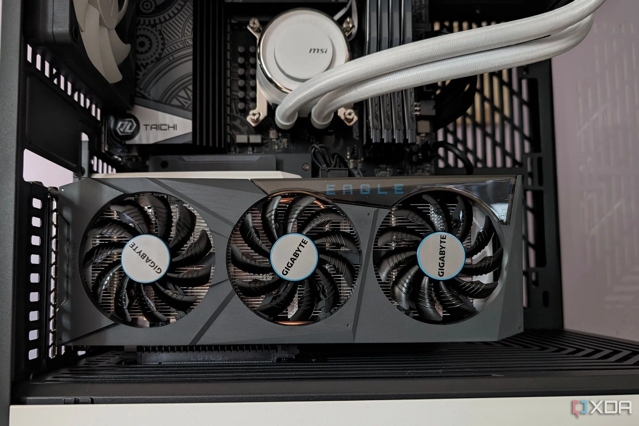Card đồ họa Gigabyte Radeon RX 6600 - Lựa chọn giá rẻ cho game thủ 1080p.