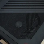 Chi tiết mặt bên của mẫu PC SFF ASUS ROG G22CH, minh họa khả năng tối ưu không gian