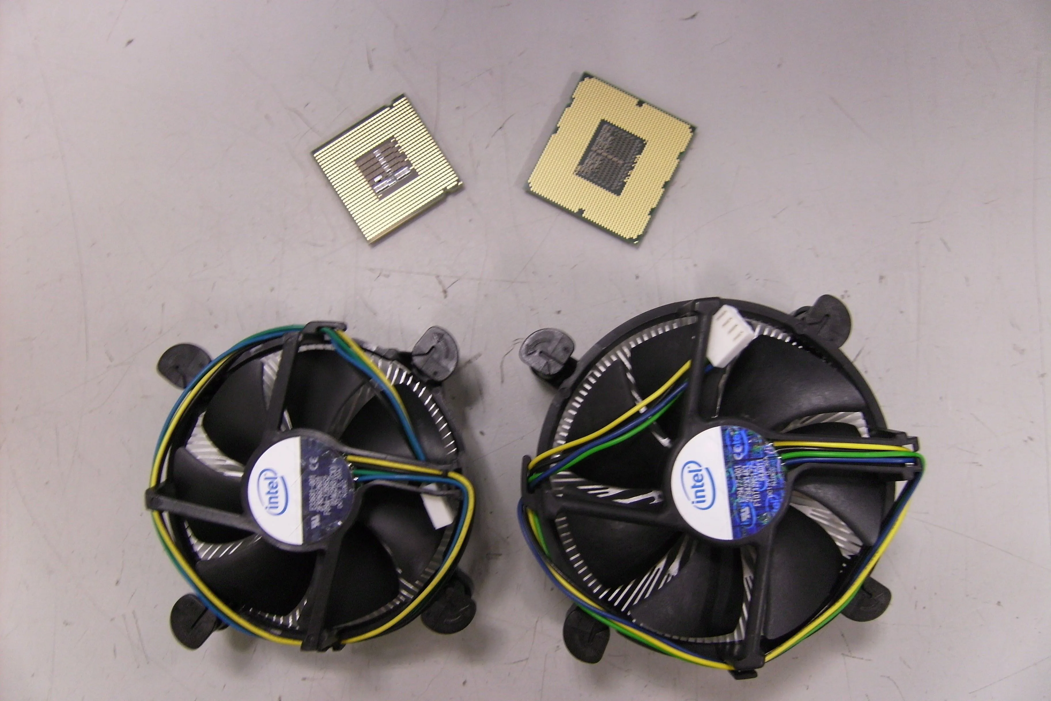CPU Intel Core i7 920 và tản nhiệt stock trong hộp