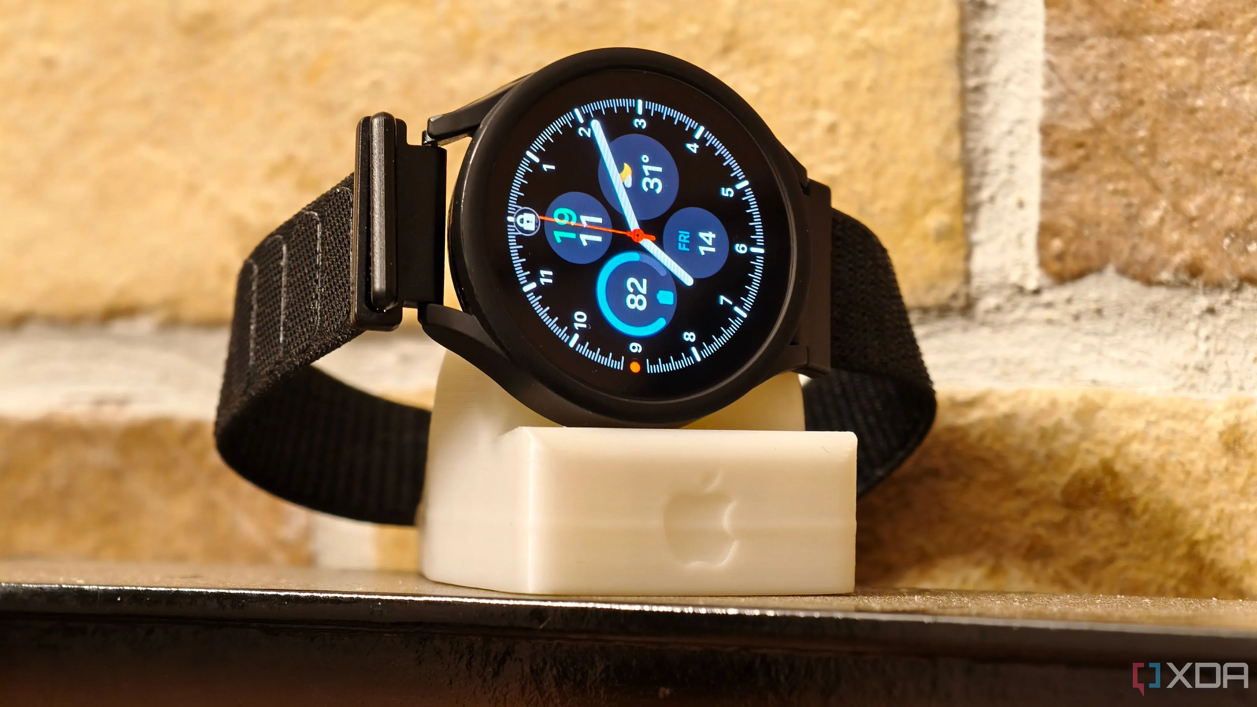 Dock sạc Apple Watch được in 3D tạo không gian ngăn nắp