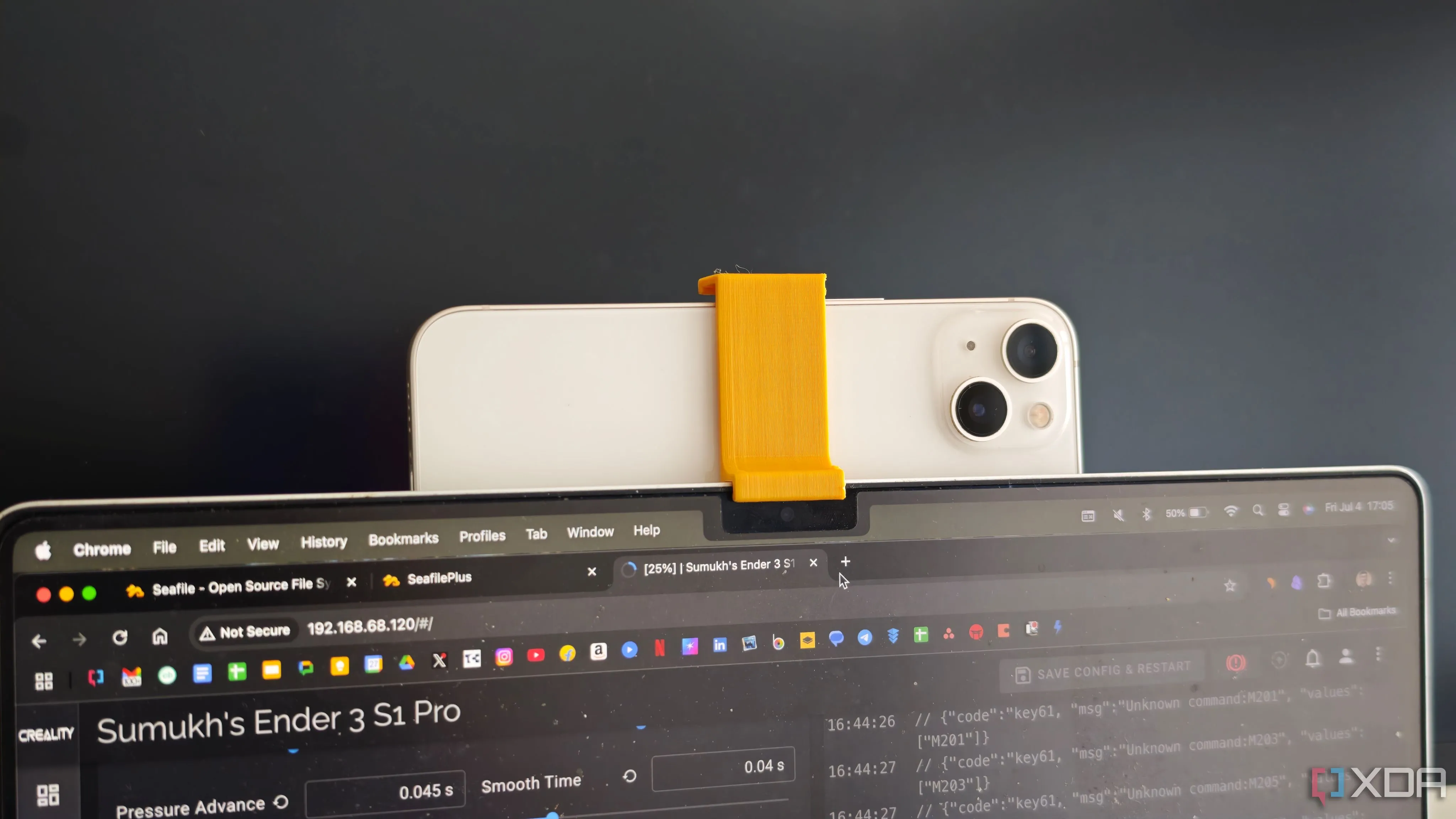 Giá đỡ camera liên tục màu xám in 3D, kẹp iPhone vào viền màn hình laptop