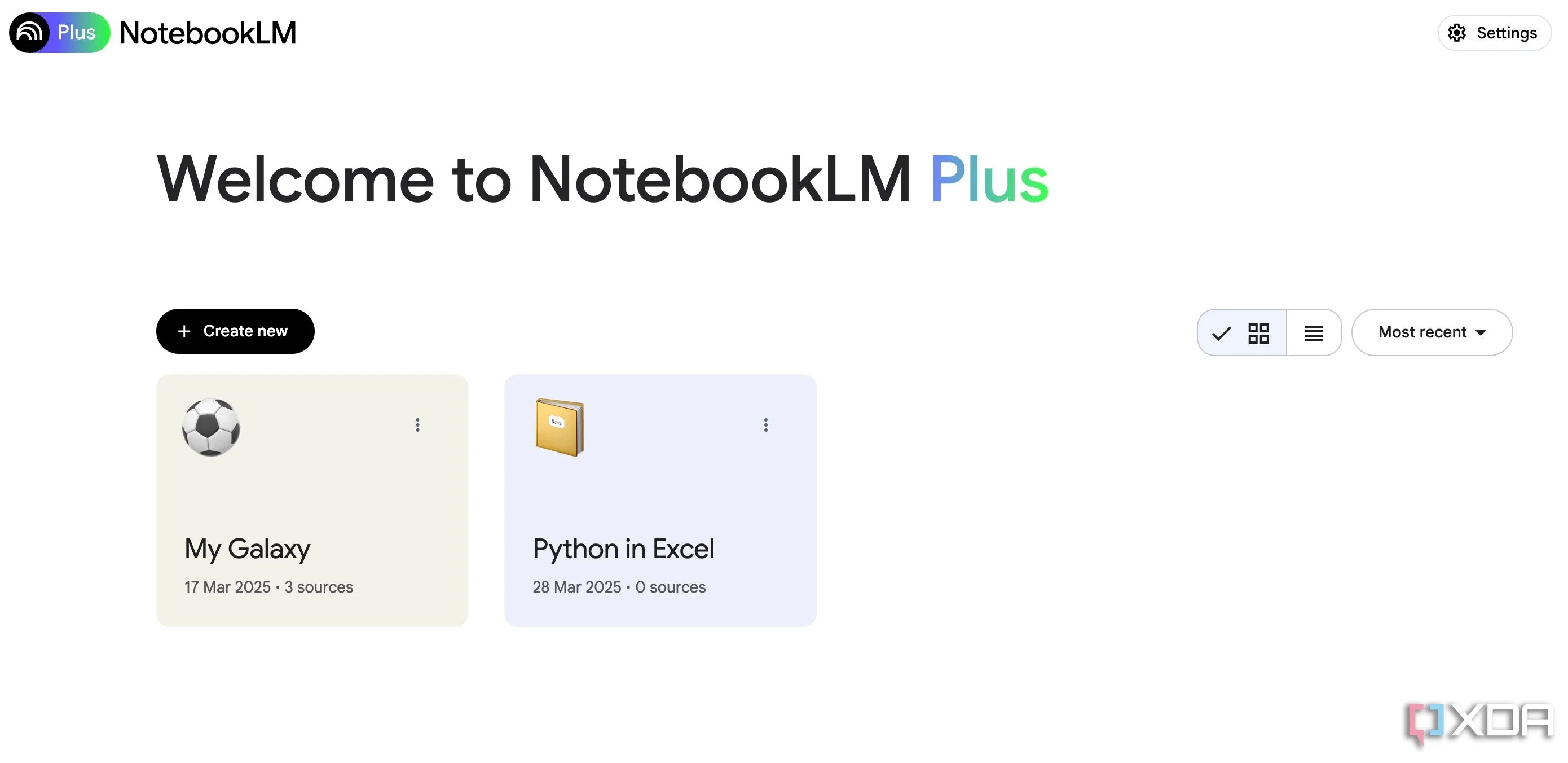 Giao diện chính của NotebookLM với tùy chọn tạo sổ tay và khu vực chat AI.