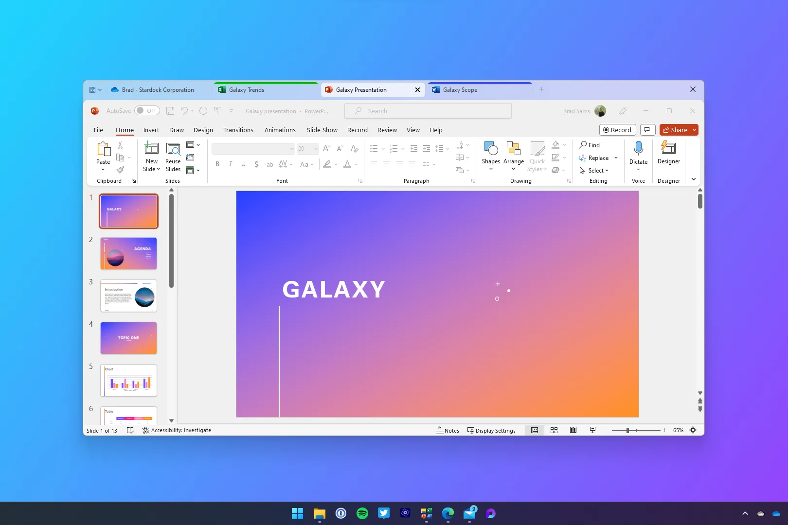 Giao diện đa nhiệm với nhiều ứng dụng Windows 11 được nhóm gọn gàng vào các tab bằng Groupy 2