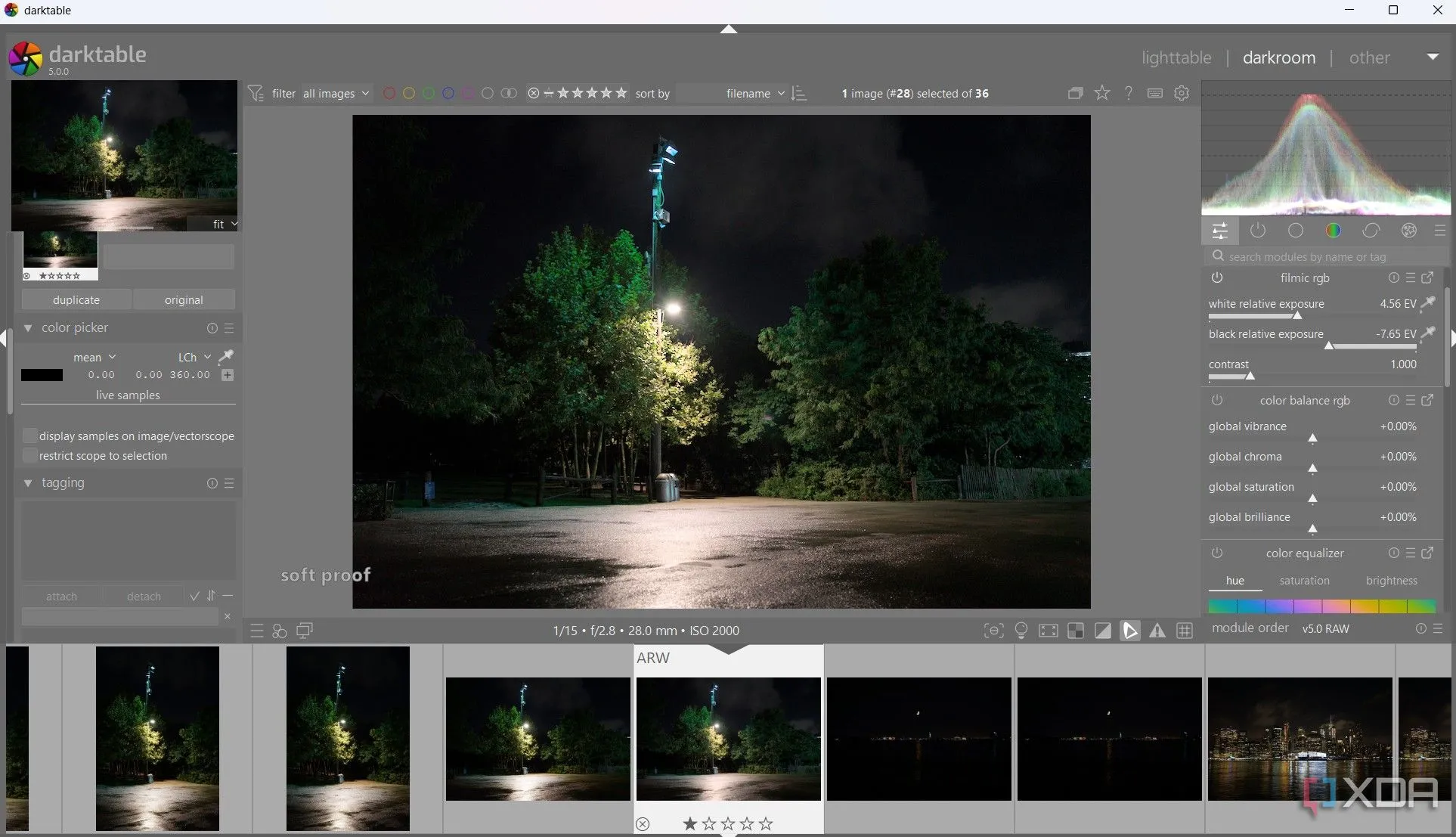 Giao diện Darktable ở chế độ Darkroom với các công cụ chỉnh sửa ảnh chuyên nghiệp