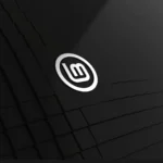 Giao diện desktop Linux Mint Cinnamon với menu khởi động mở