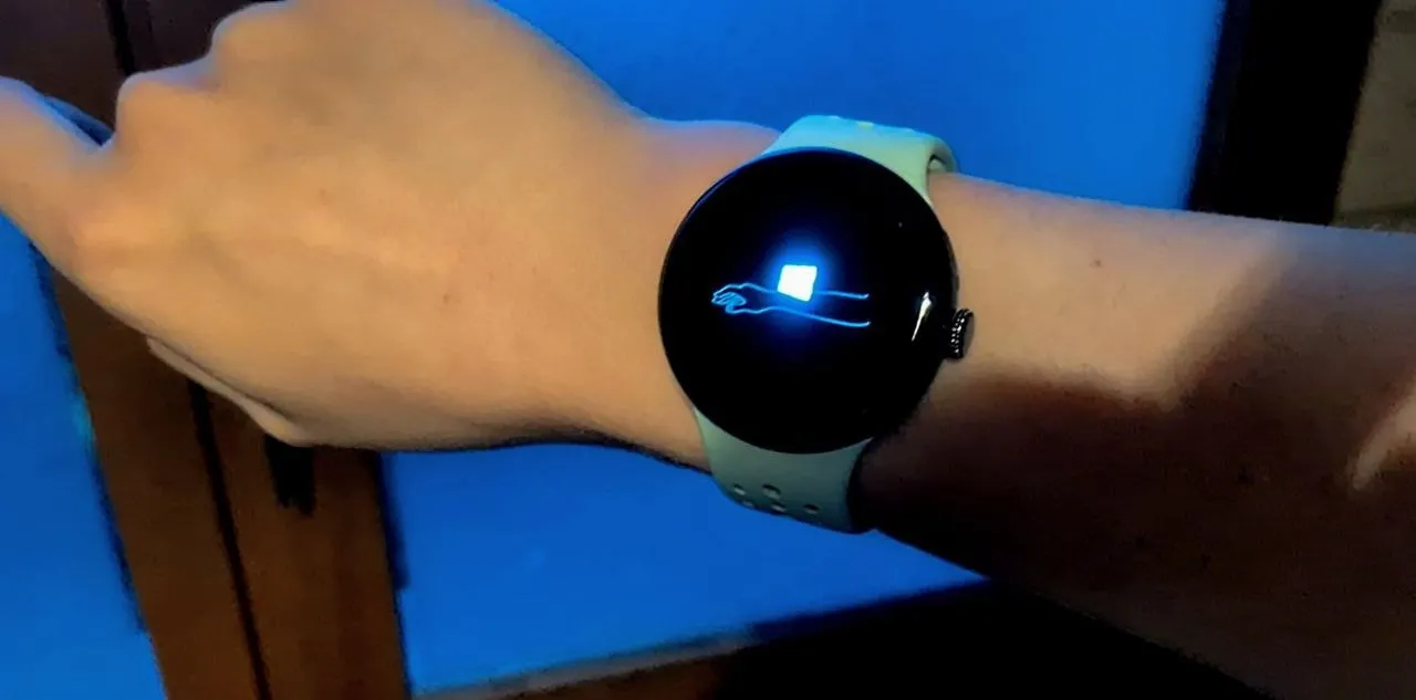 Giao diện dòng lệnh (Command Prompt) của Windows PE đang chạy trên Google Pixel Watch 3