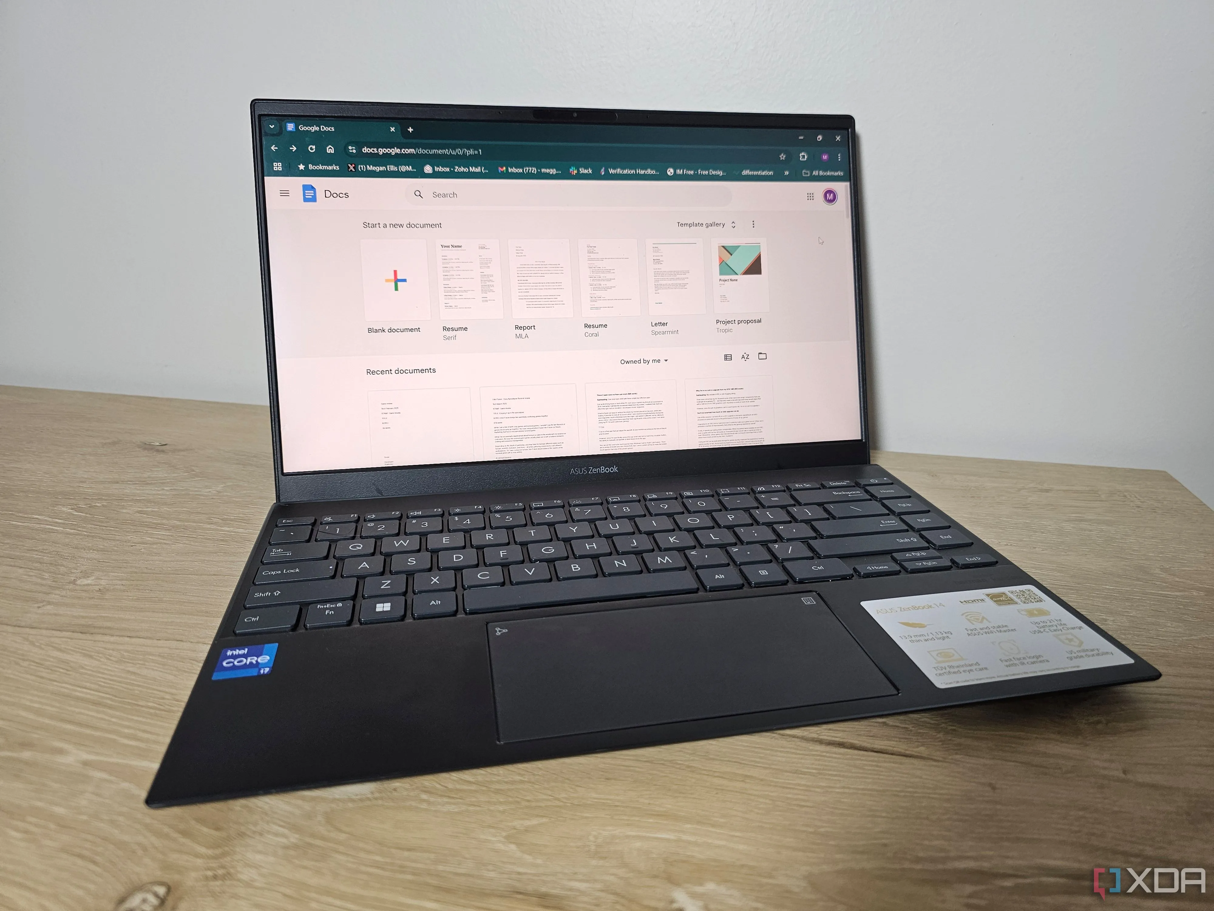 Giao diện Google Docs trên màn hình máy tính xách tay