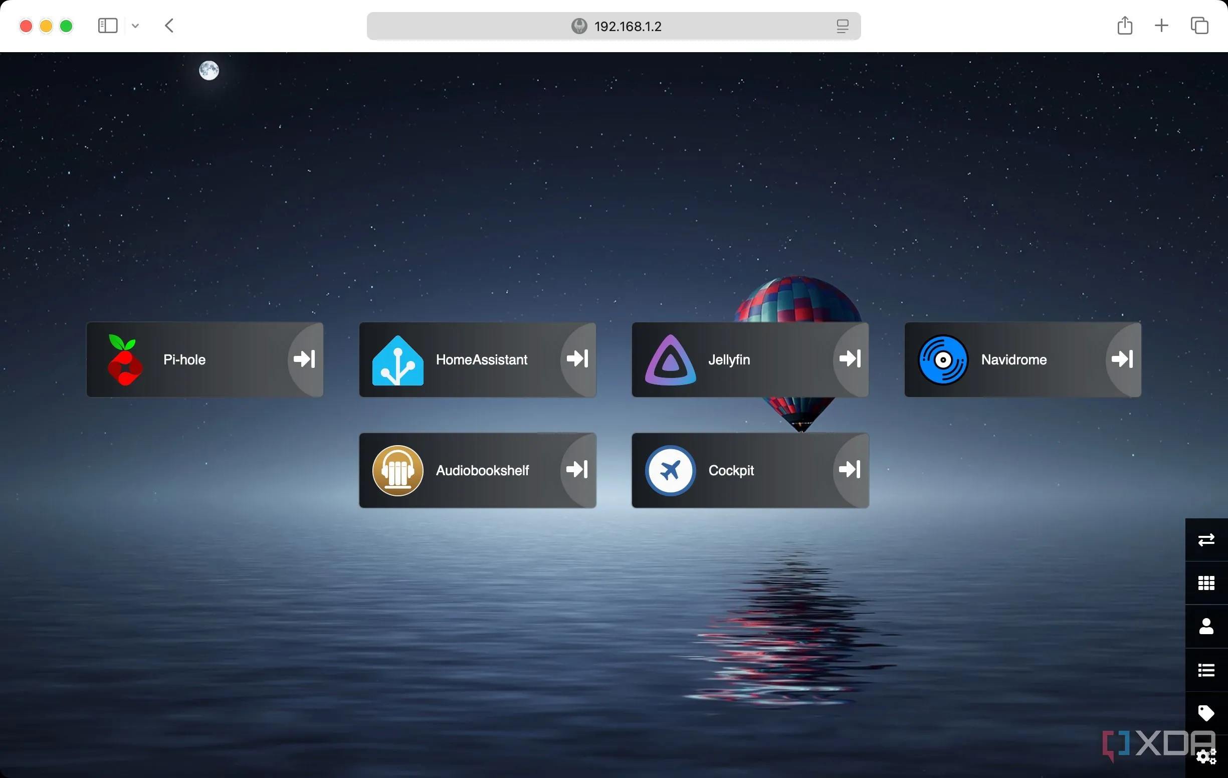 Giao diện Heimdall dashboard hiển thị nhiều icon ứng dụng self-hosted khác nhau được sắp xếp gọn gàng trên nền tối.
