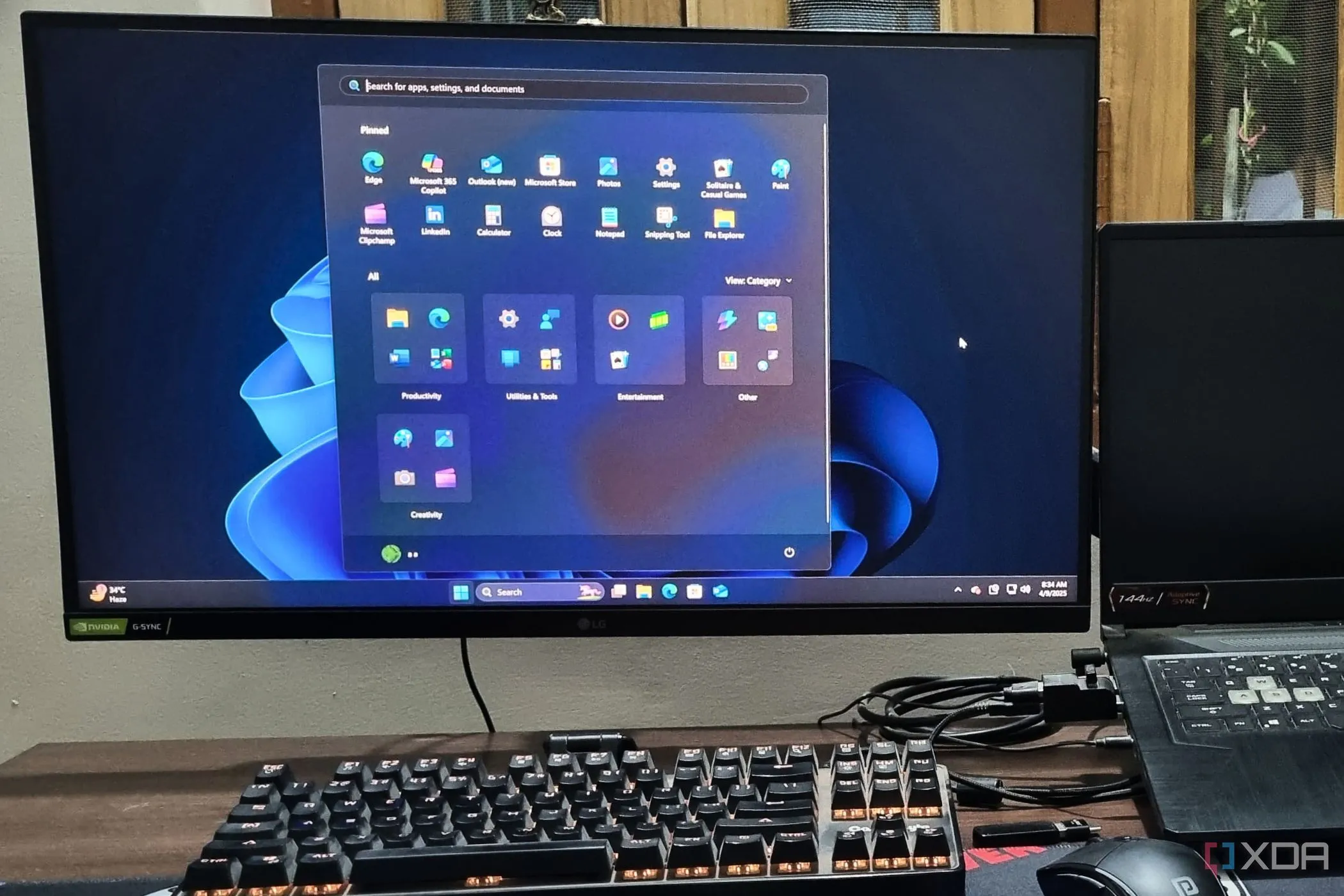 Giao diện màn hình nền Windows 11 24H2 với Start menu đã được tùy chỉnh