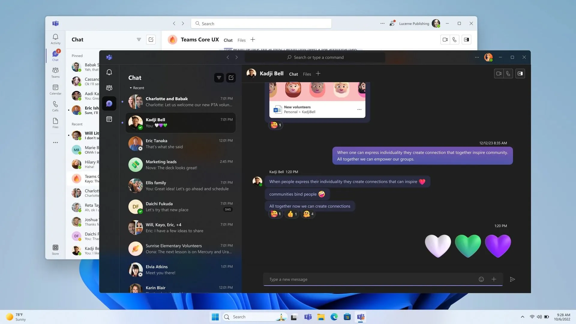 Giao diện Microsoft Teams trên Windows 11 với nhiều cửa sổ trò chuyện và tệp đang mở, minh họa khả năng cộng tác đa nhiệm.