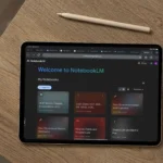 Giao diện NotebookLM trên iPad cùng bút Apple Pencil, minh họa khả năng ghi chú và tổ chức thông tin hiệu quả với AI.