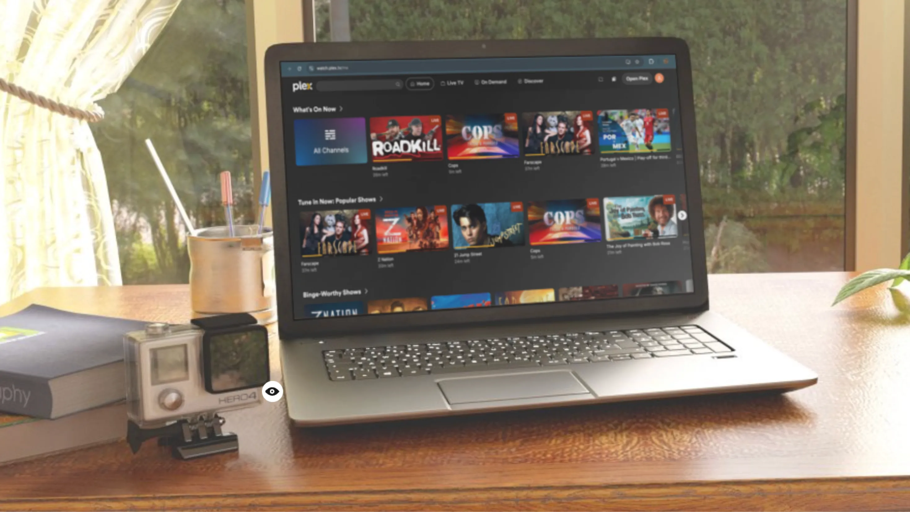 Giao diện Plex Media Server đang phát phim trên laptop Windows