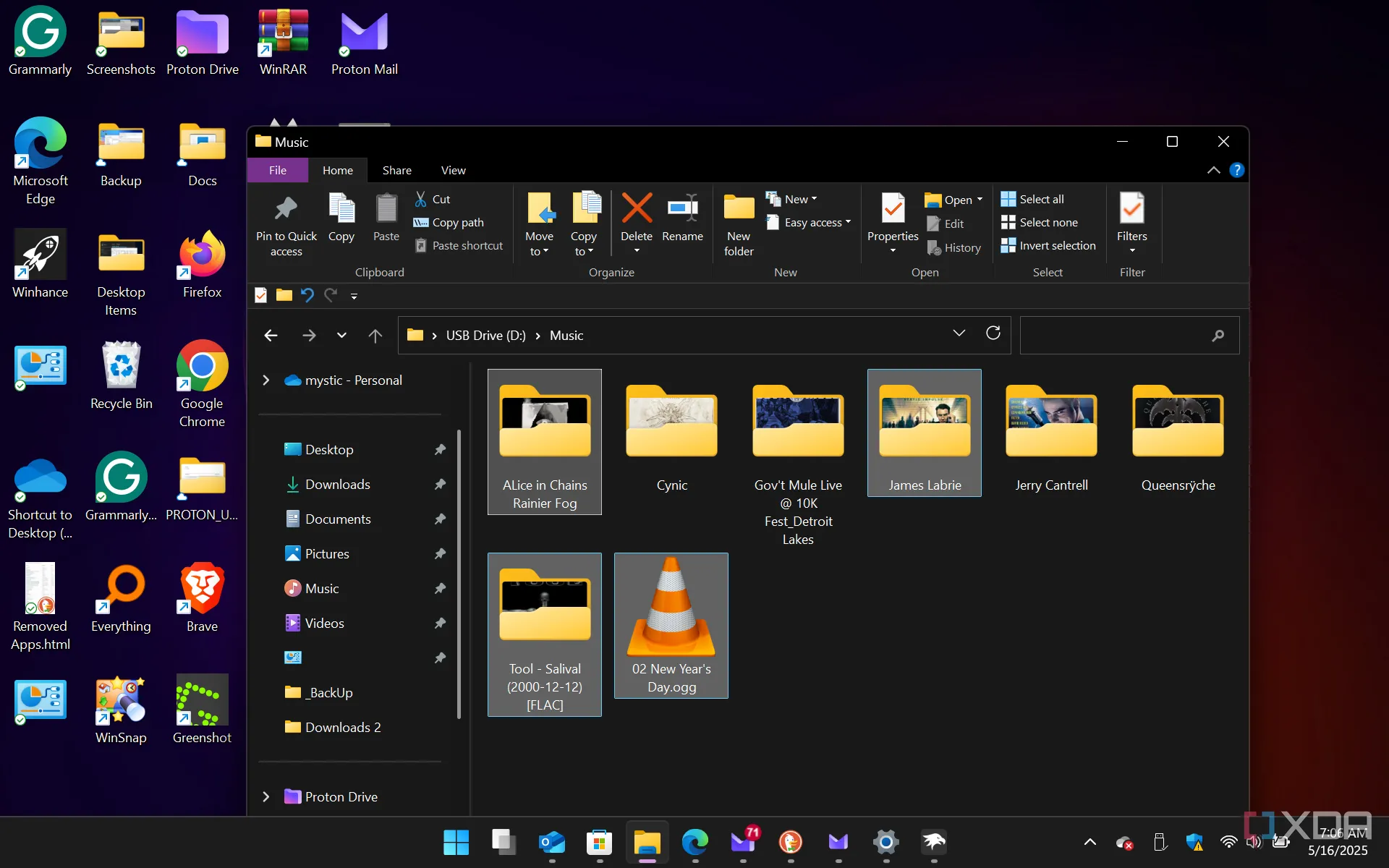 Giao diện thanh điều hướng File Explorer cổ điển trên Windows 11 với Windhawk mod