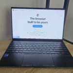 Giao diện trình duyệt Google Chrome trên máy tính xách tay, thể hiện tầm quan trọng của Chrome trong hệ sinh thái Google