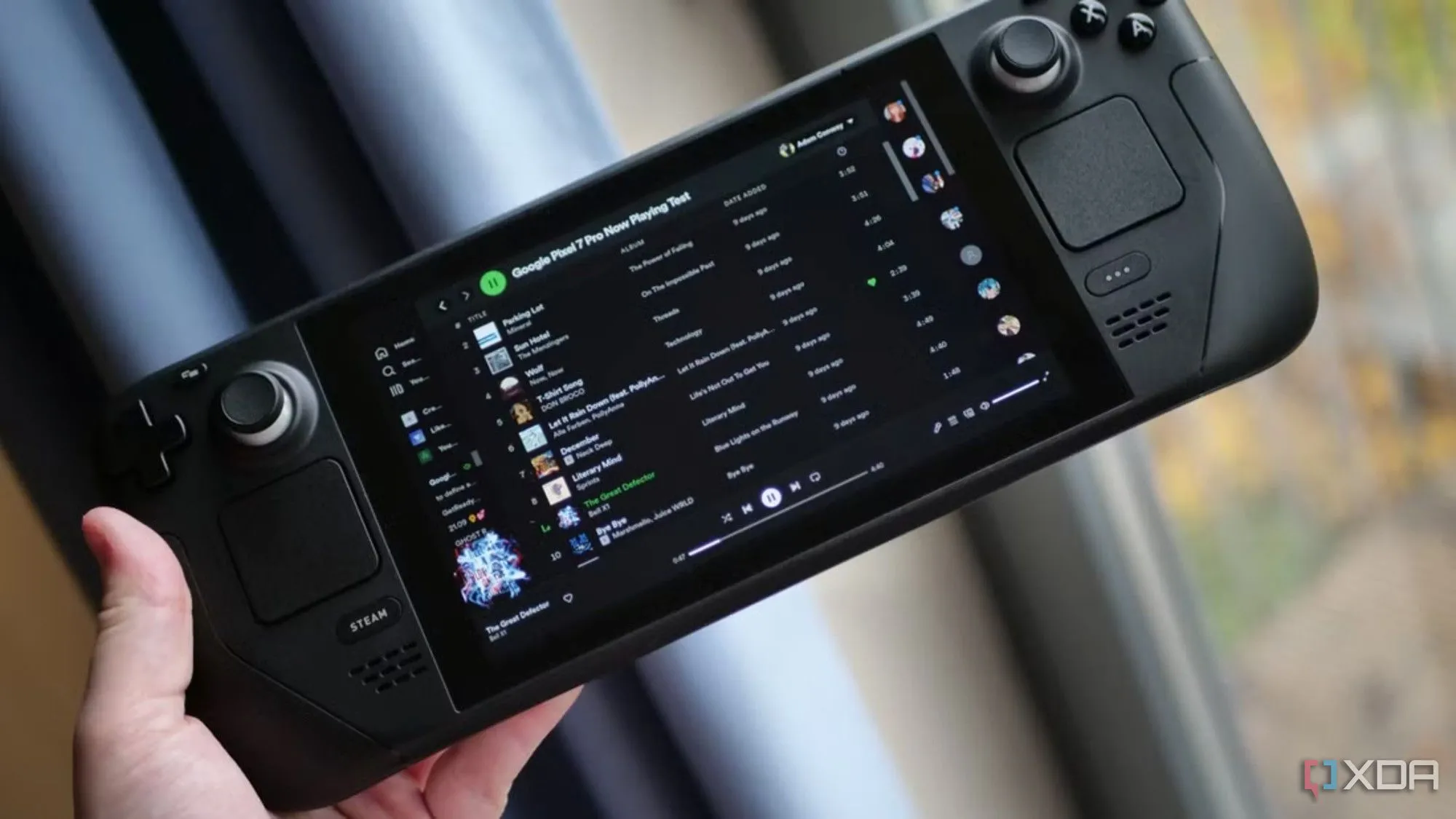 Giao diện ứng dụng Spotify đang chạy trên Steam Deck ở chế độ Desktop, minh họa khả năng đa nhiệm của thiết bị.