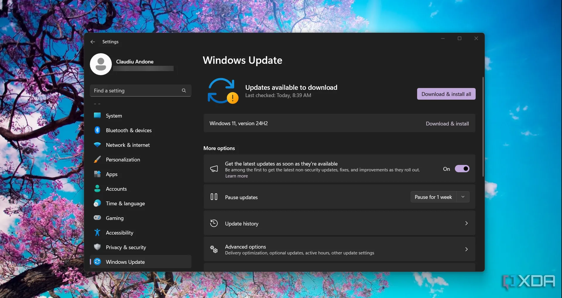 Giao diện Windows Update trong cài đặt Windows 11, nơi người dùng có thể kiểm tra và tải xuống các bản cập nhật hệ điều hành như 24H2.