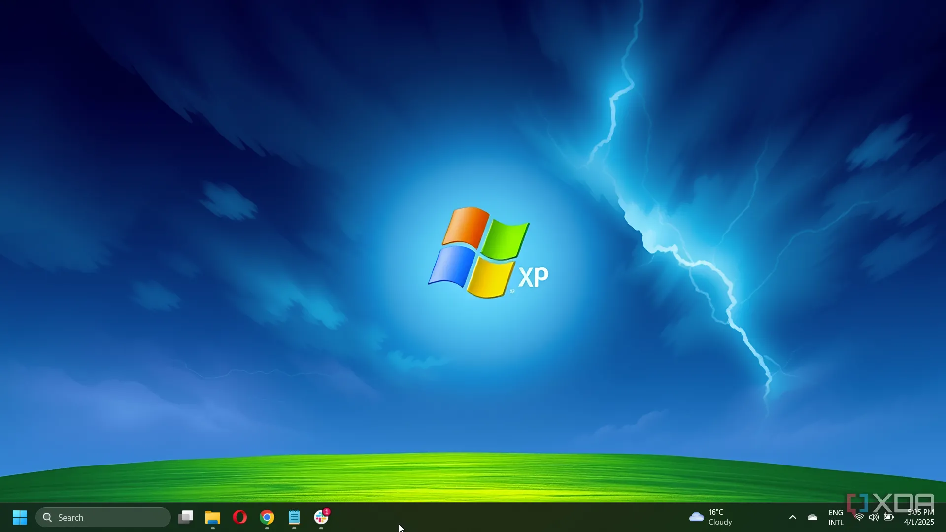 Giao diện Windows XP được chạy trên nền Windows 11, minh họa sự sống động của hệ điều hành cổ điển.