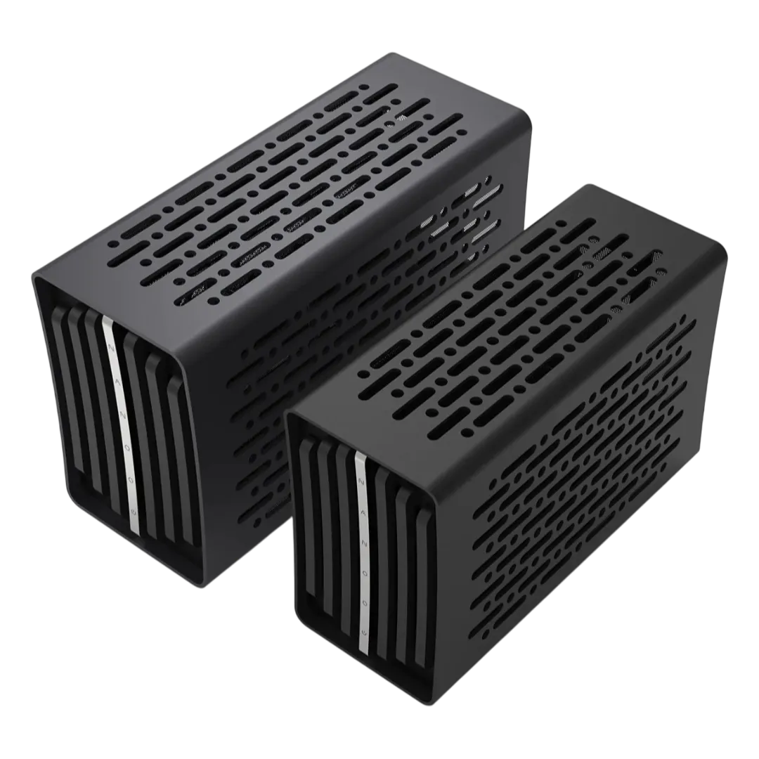 Hai mẫu vỏ case Thor-Zone Nanoq S và Nanoq R đặt cạnh nhau