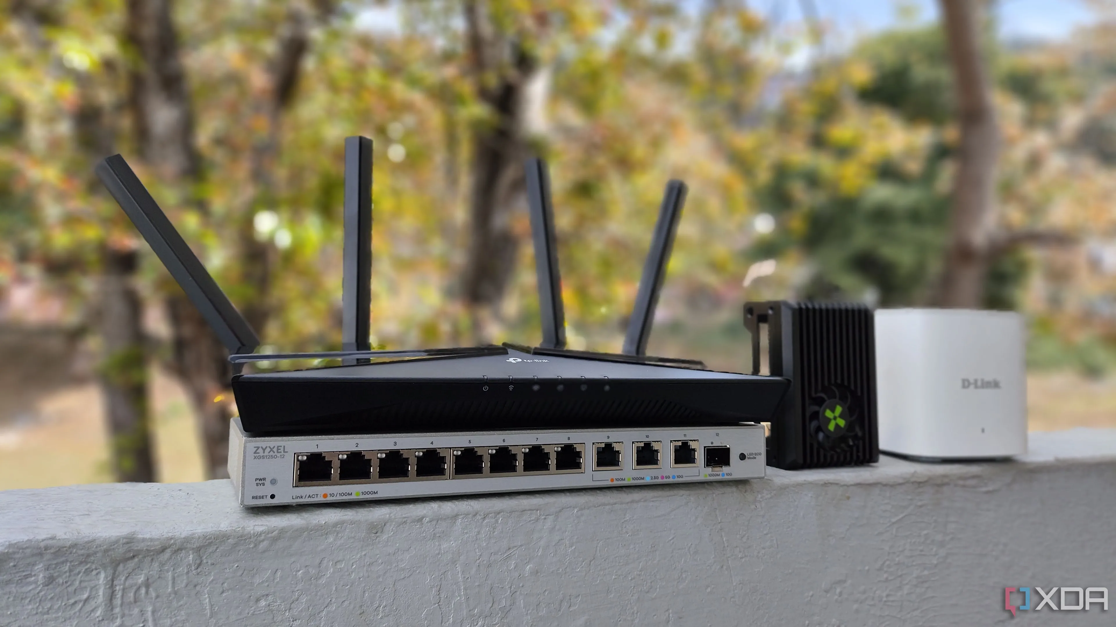 Hệ thống mạng gia đình với router TP-Link, switch Zyxel và các thiết bị kết nối như Radxa X4