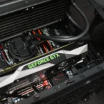 Hình ảnh cận cảnh card đồ họa NVIDIA GeForce GTX 1070 Ti Founders Edition được lắp đặt bên trong một máy tính, minh họa cho khả năng xử lý video của GPU trong môi trường home server.