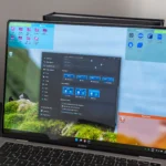 Hình ảnh laptop chạy Windows 11, thể hiện các thay đổi trong cài đặt tìm kiếm