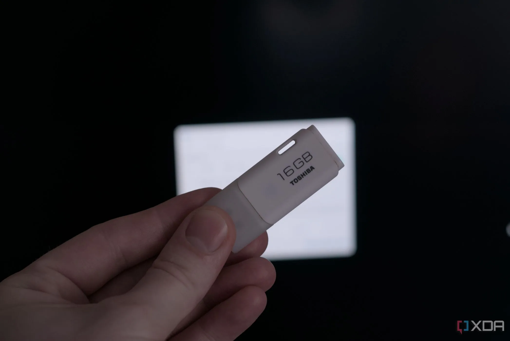 Hình ảnh một chiếc USB flash đại diện cho Ventoy, công cụ giúp khởi động nhiều hệ điều hành Linux trực tiếp từ USB.