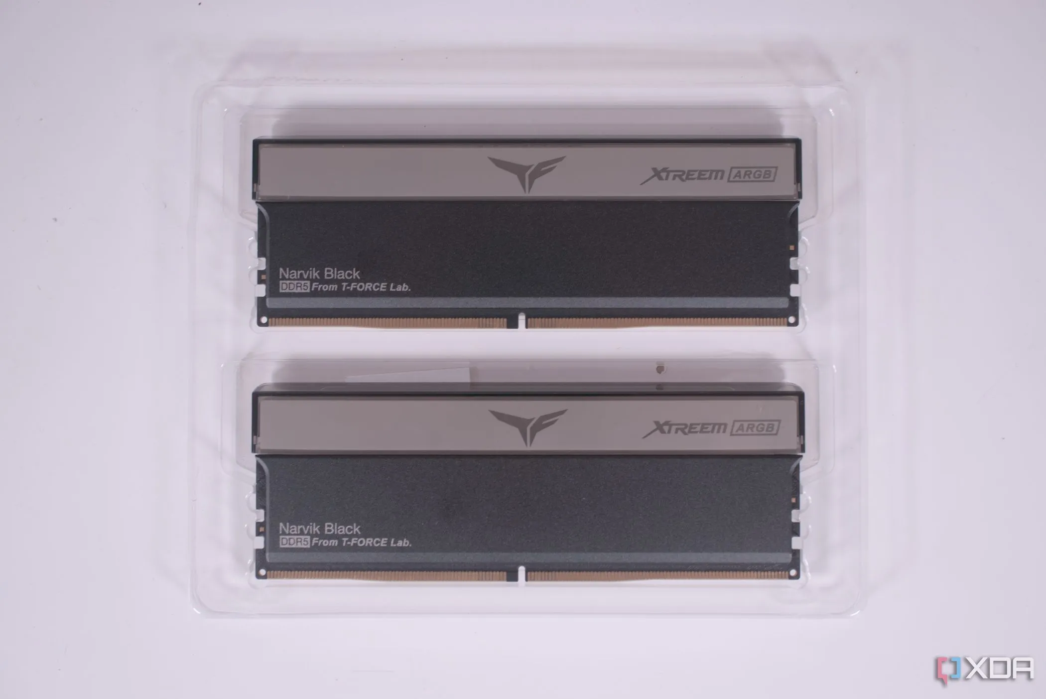 Hộp và thanh RAM TeamGroup T-FORCE XTREE ARGB DDR5 mới, thể hiện sự dễ dàng trong việc nâng cấp RAM