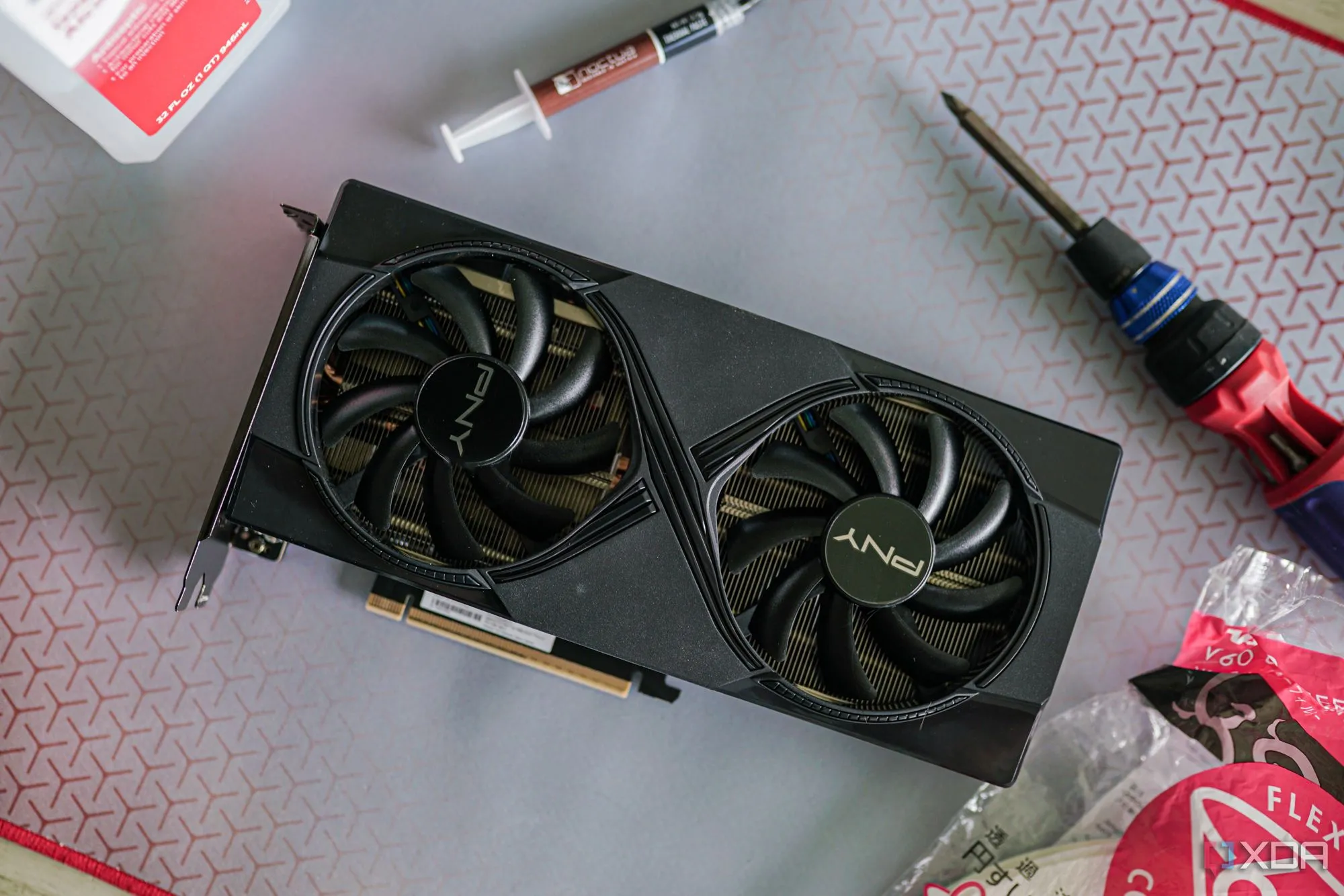 Keo tản nhiệt GPU và các dụng cụ cần thiết để thay thế