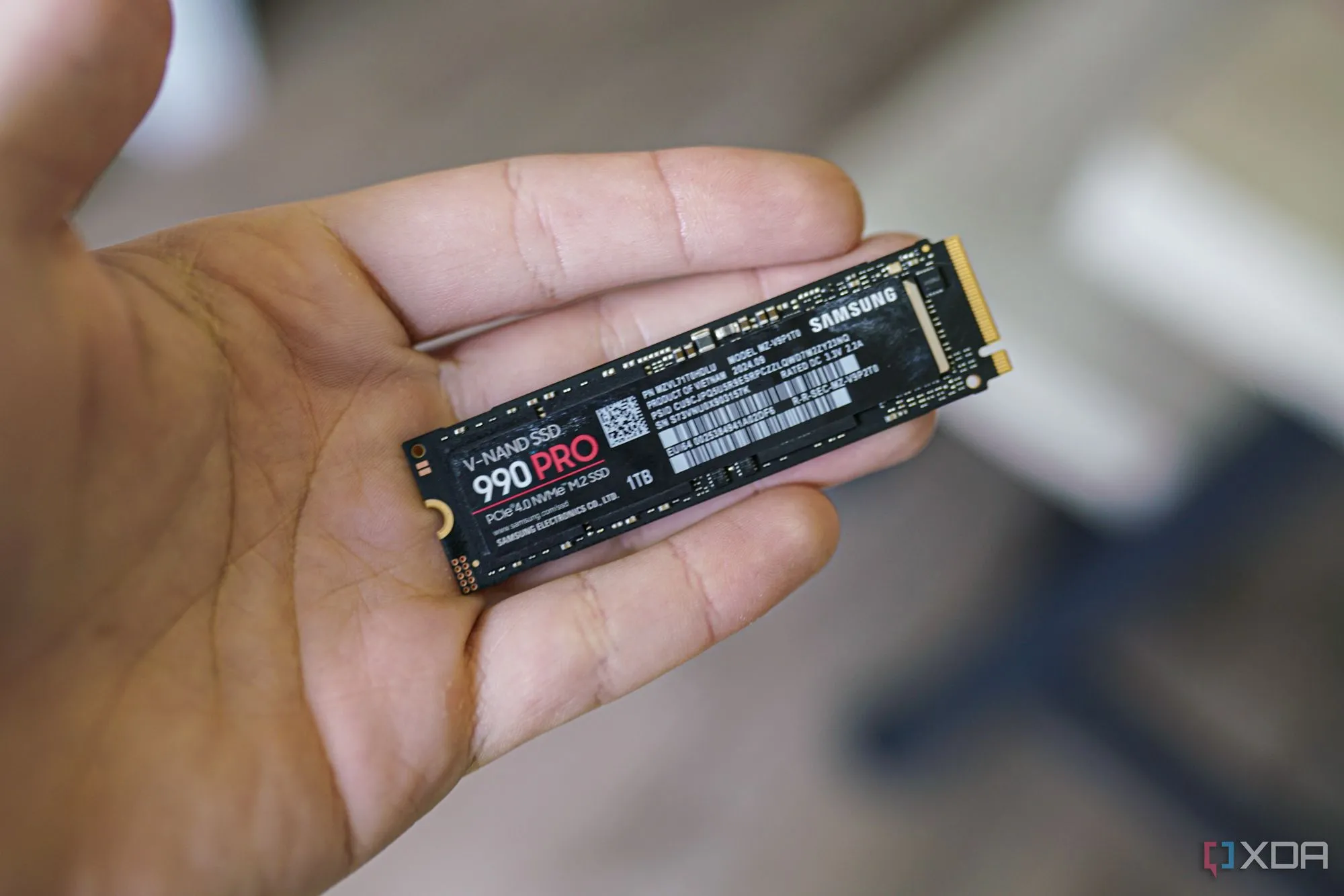 Khe cắm M.2 trên bo mạch chủ với tản nhiệt cho SSD NVMe