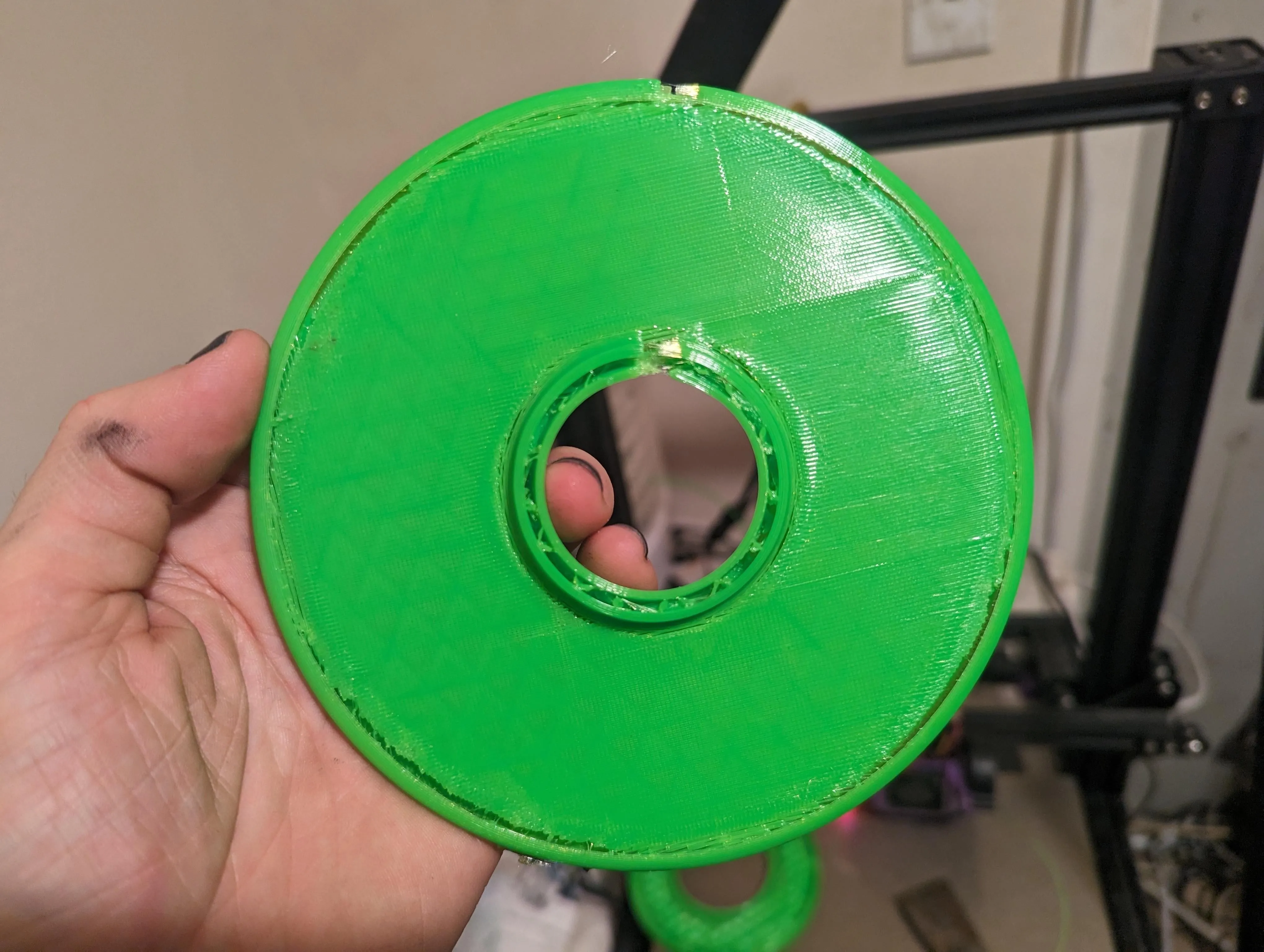 Khoảng trống lớn giữa lớp đệm và tường ngoài của bản in 3D, ảnh hưởng đến độ bền cấu trúc