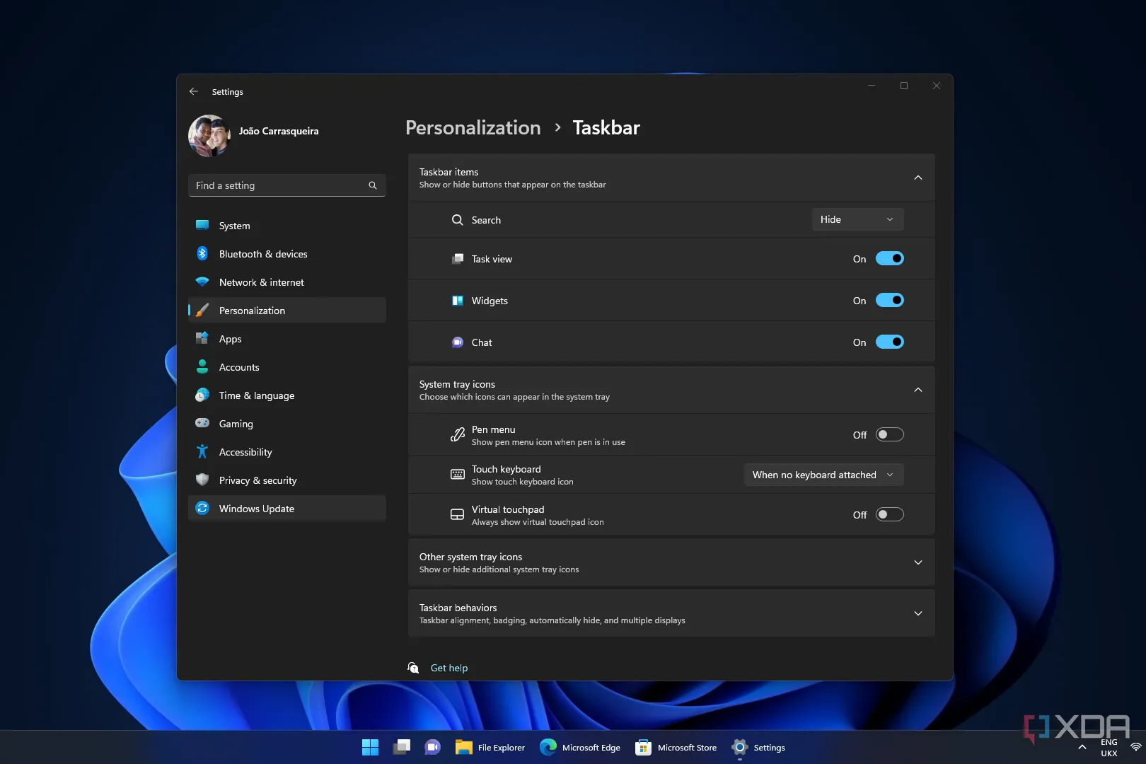 Kích hoạt bỏ nhóm thanh tác vụ và hiển thị nhãn trong Windows 11