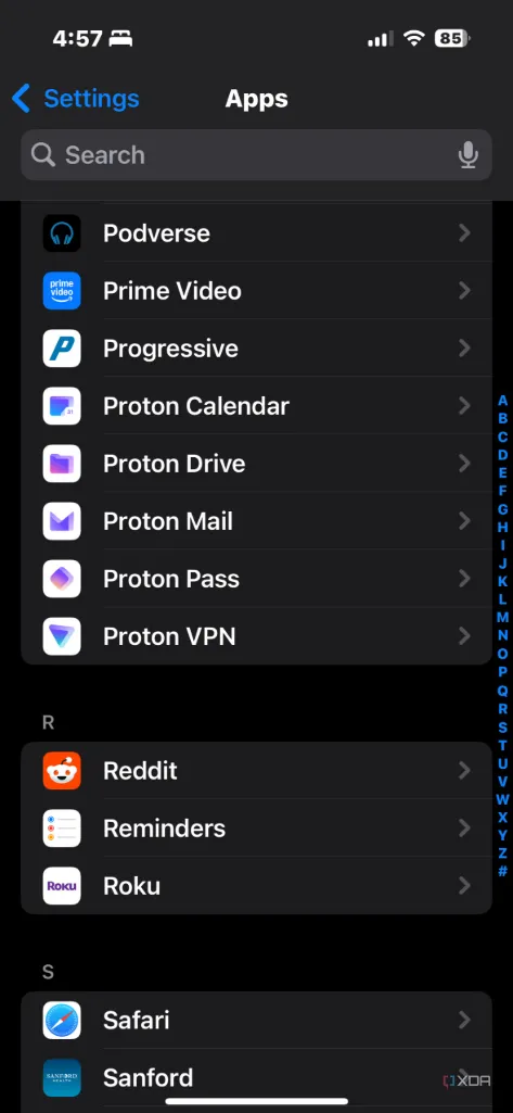 Màn hình cài đặt ứng dụng trên iPhone, hiển thị danh sách các ứng dụng để chọn Proton Mail làm mặc định