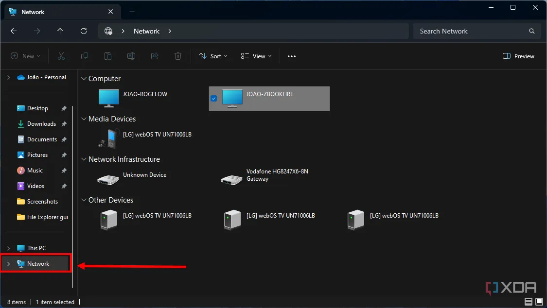 Màn hình File Explorer hiển thị các thiết bị và vị trí mạng đã kết nối
