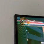 Màn hình hiển thị chỉ số hiệu năng (FPS, VRAM sử dụng) khi chơi Cyberpunk 2077, minh họa tầm quan trọng của VRAM đối với hiệu suất game.