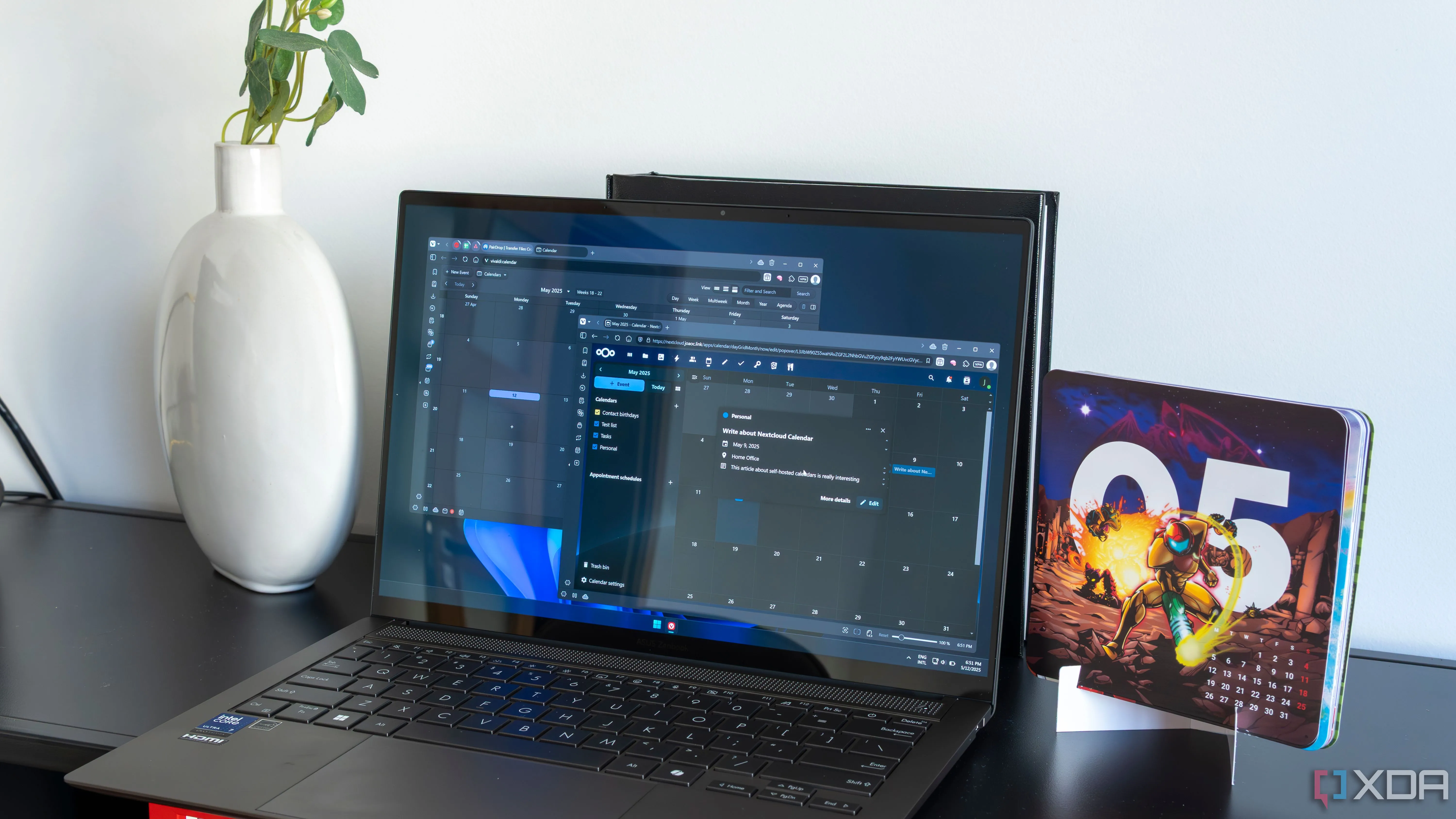 Màn hình laptop hiển thị ứng dụng lịch tự host, minh họa lợi ích của việc tự chủ dữ liệu