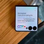 Màn hình phụ 4.1 inch tràn viền của Galaxy Z Flip 7 hiển thị thông tin
